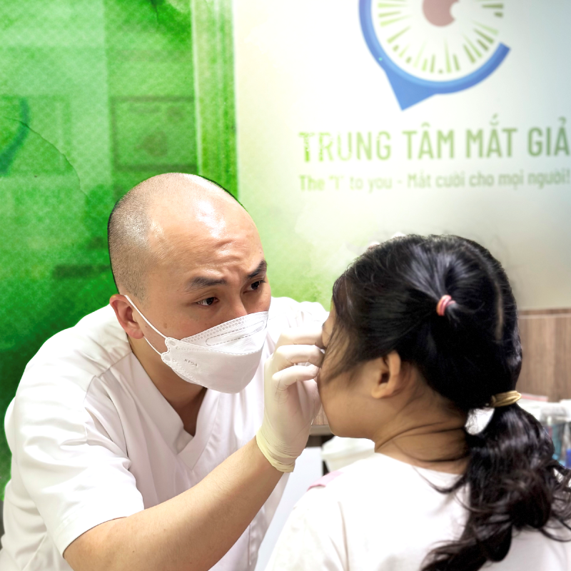 Đeo mắt giả bị rơi là có không? - Matgia.com