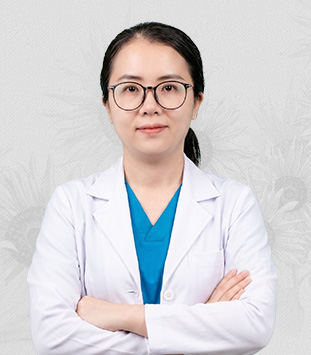 Đội ngũ thăm khám và phục hình mắt giả cho khách hàng - KTV Trương Thị Bé